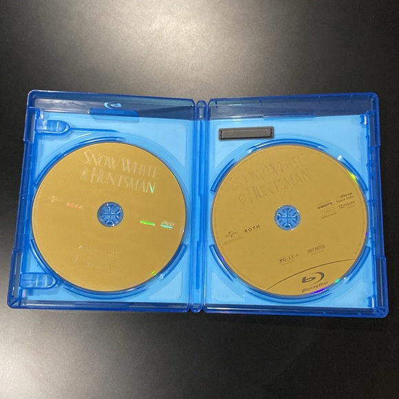 Snow White & The Huntsman - Blu-ray & DVD Combo Set - Picture 3 of 6